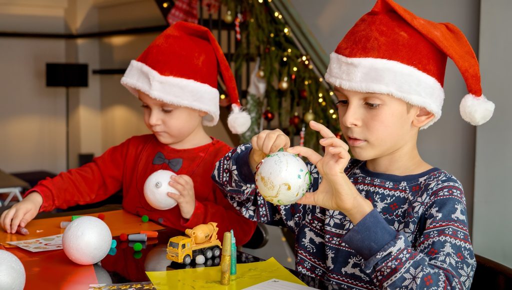 Bolas de Navidad con manualidades