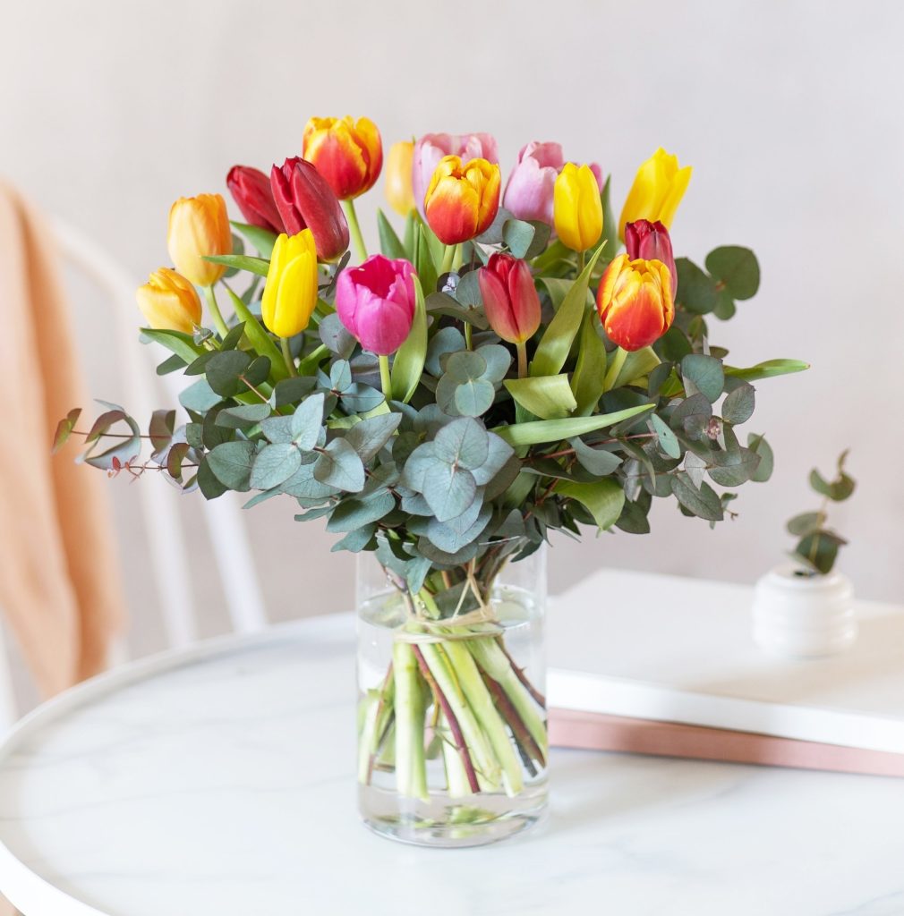 Regalar flores entre mujeres: tulipanes 