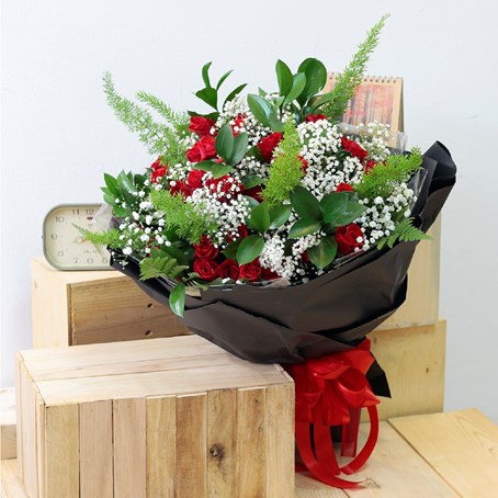 Exquisite Red Roses Bouquet